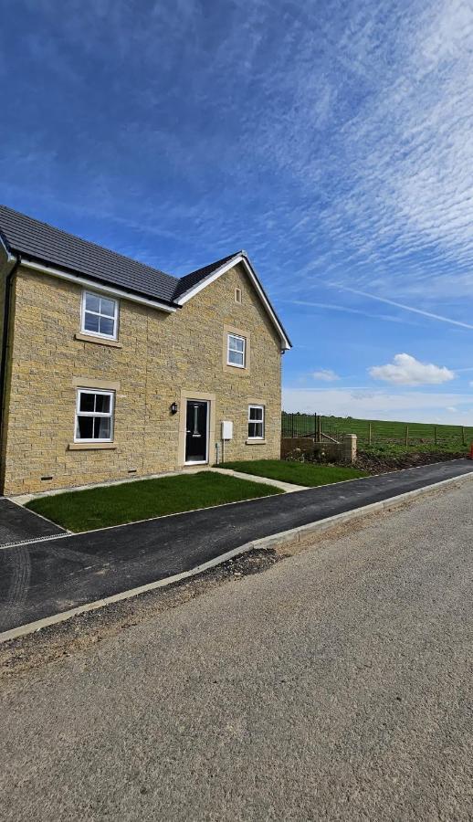 The Neal's 4 Bedroom House In Sleeps 8 *