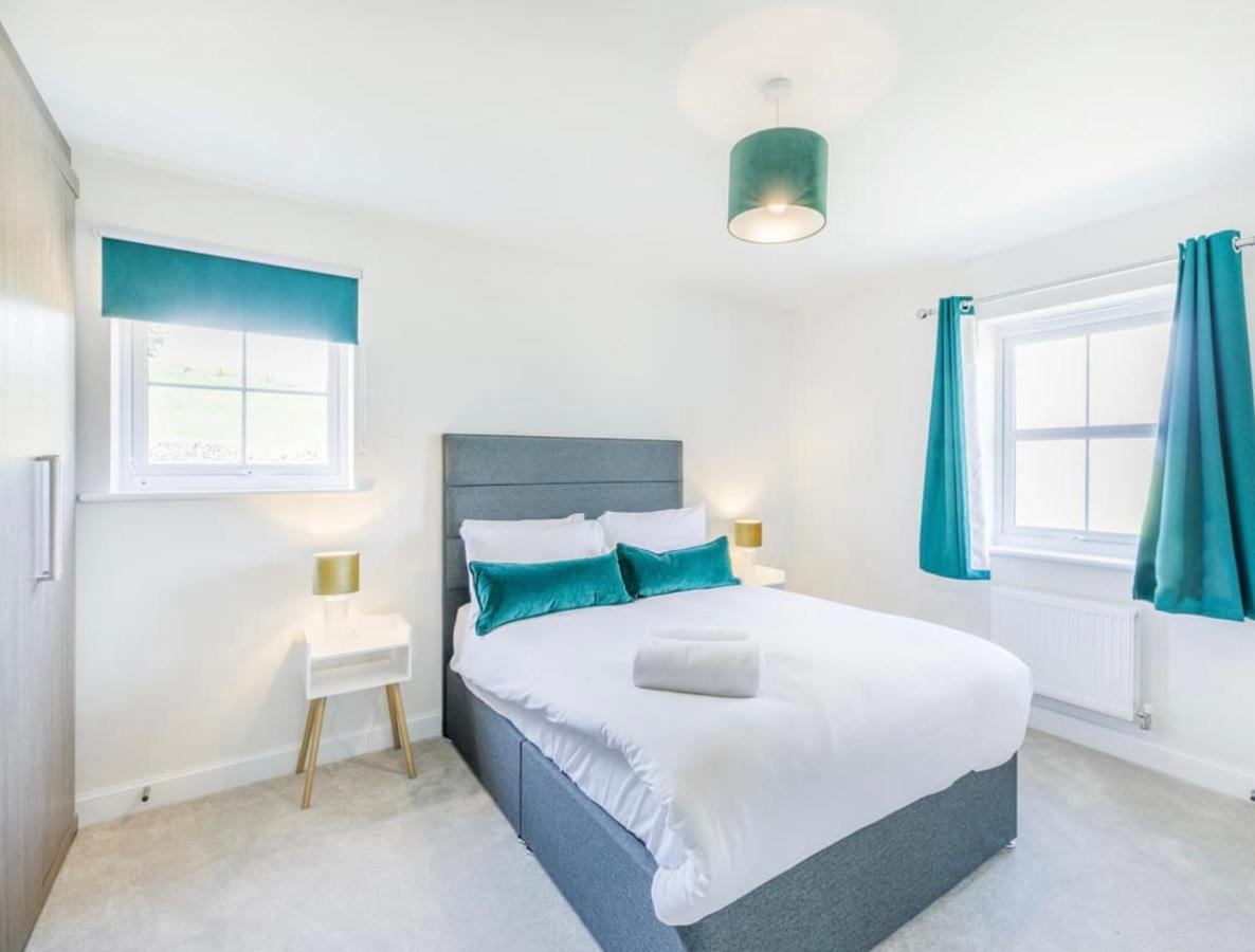 The Neal's 4 Bedroom House In Sleeps 8