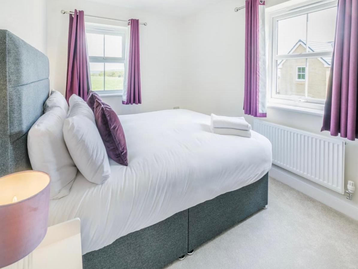 The Neal's 4 Bedroom House In Sleeps 8 *